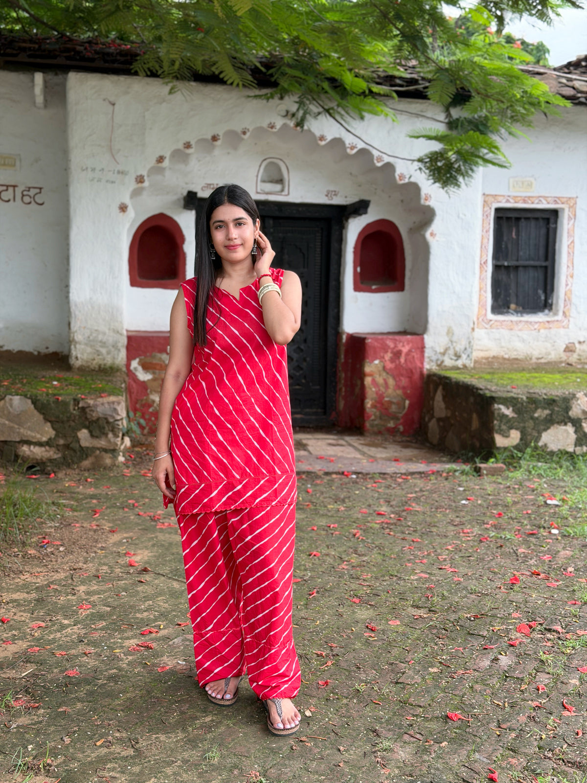 👉 Lahariya Glow Sleeveless Kurta Pant Set for Women